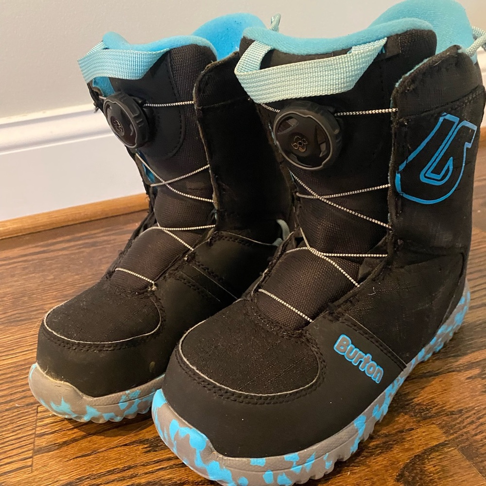 Burton snowboard boots size 2